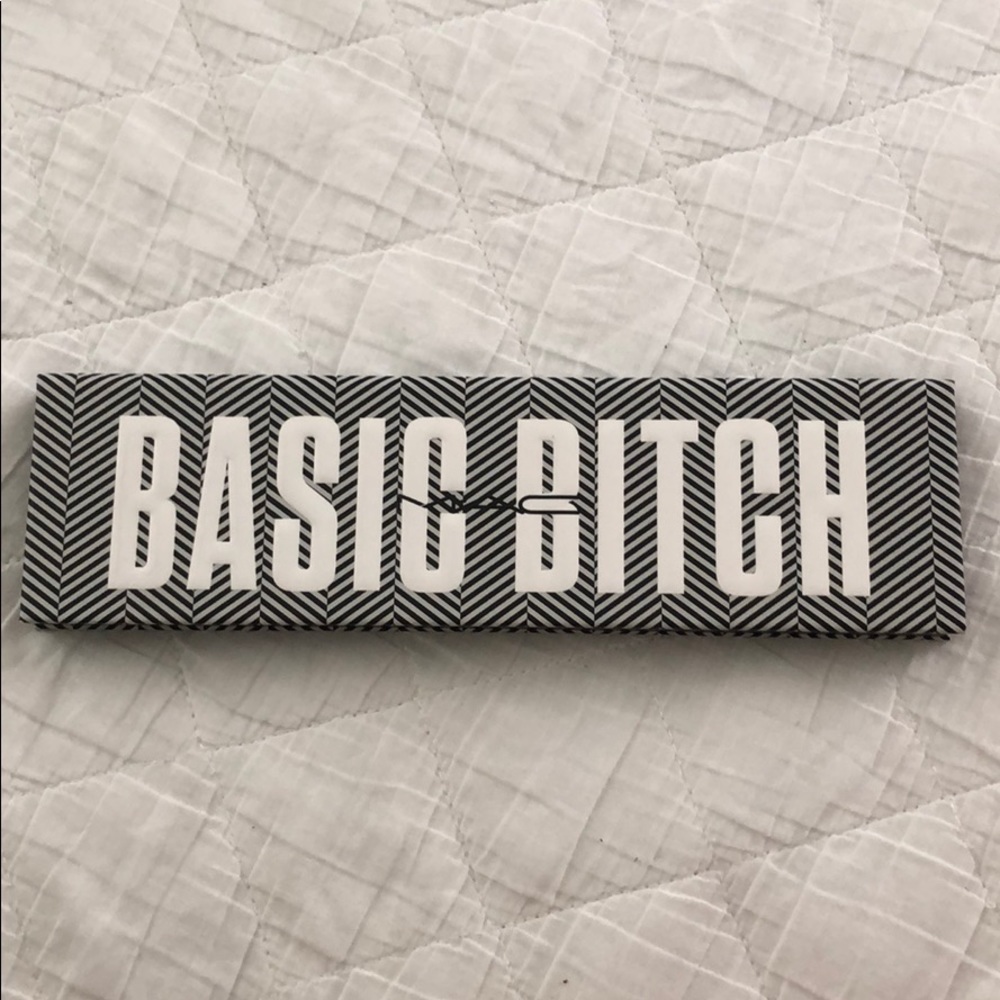 COPY - Brand new MAC basic bitch palette